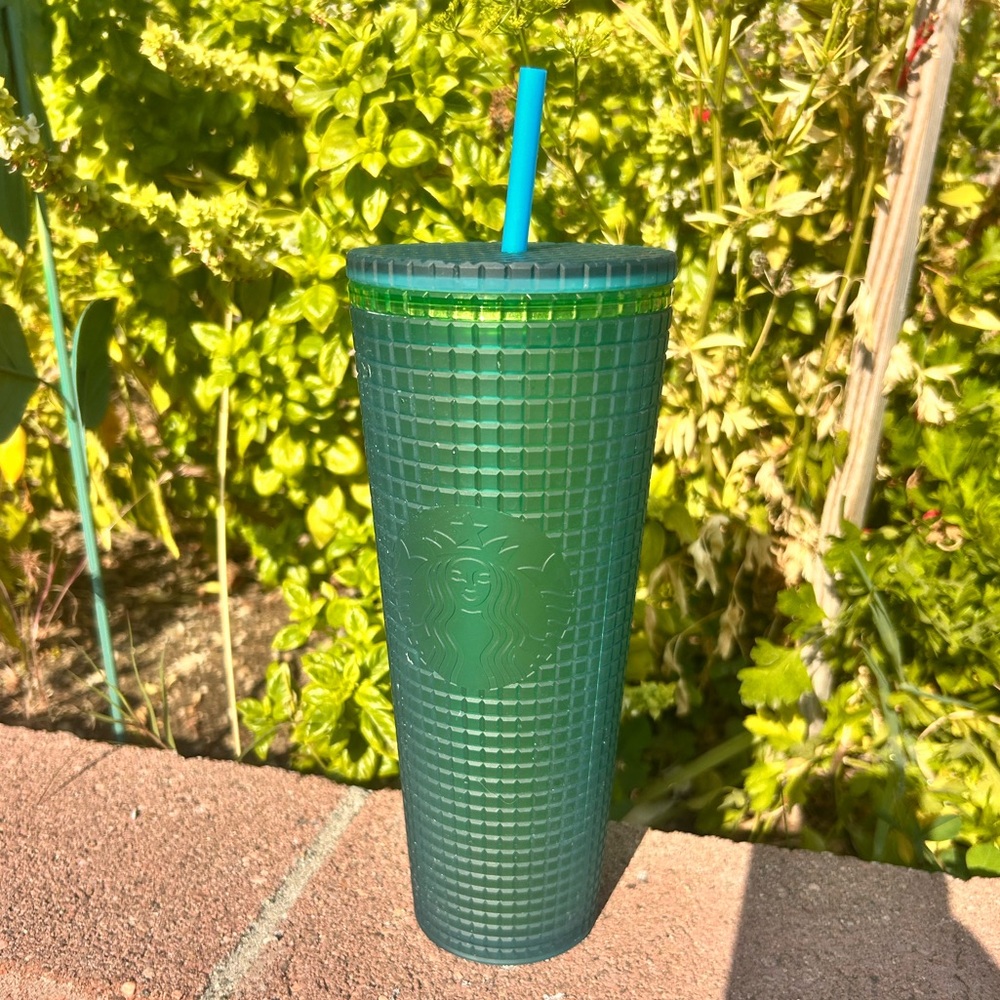 Starbucks Winter 2022 “Mountain Dew Jelly” Grid 24 oz tumbler cold cup